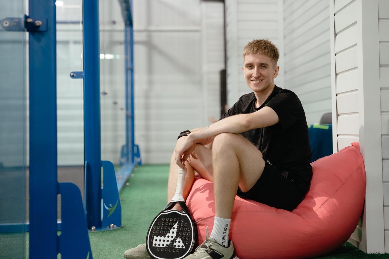 Player with a racket in the indoor hall